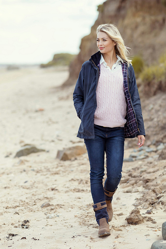 深海色を活かしたコーデ