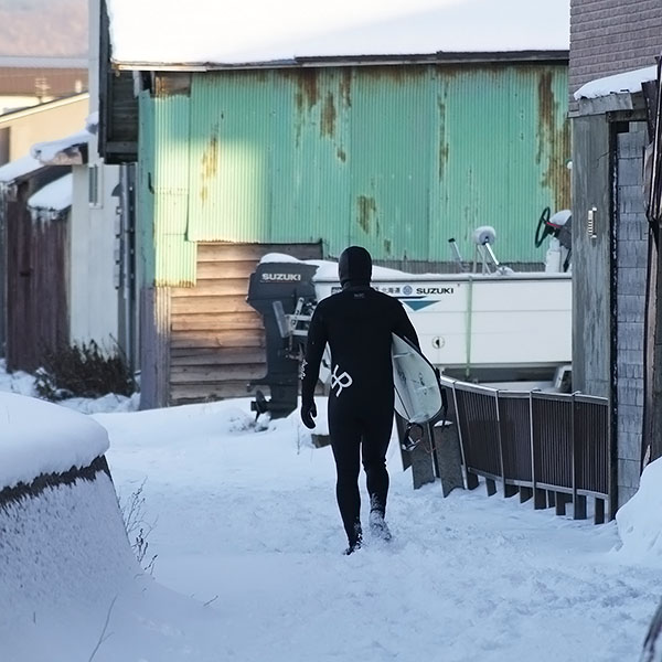 北海道冬のサーフィン