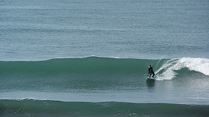 オフショア風速3m/sのなか頭サイズでSUPサーフィン
