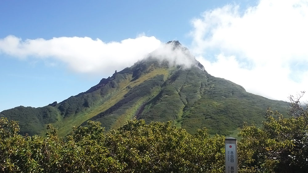 利尻山登山/長官山から望む山頂