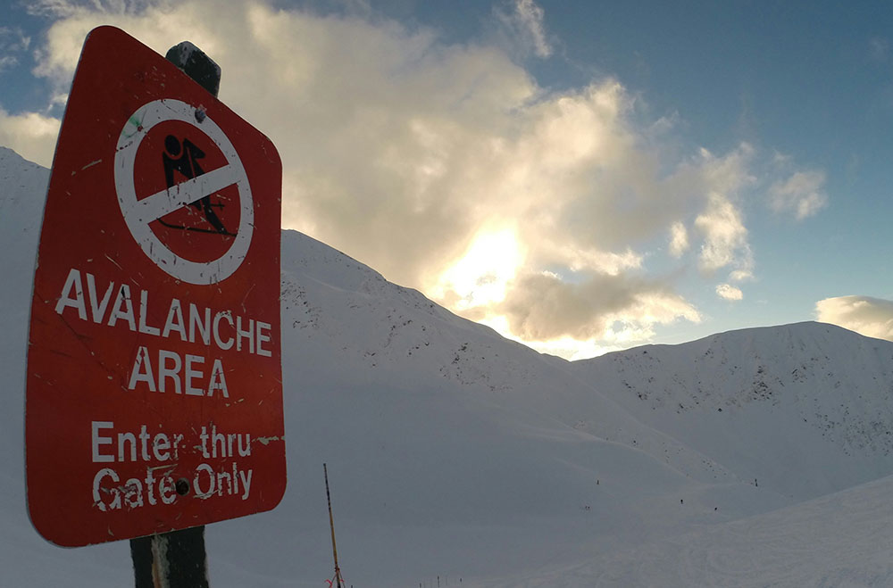 雪崩事故に遭わないために