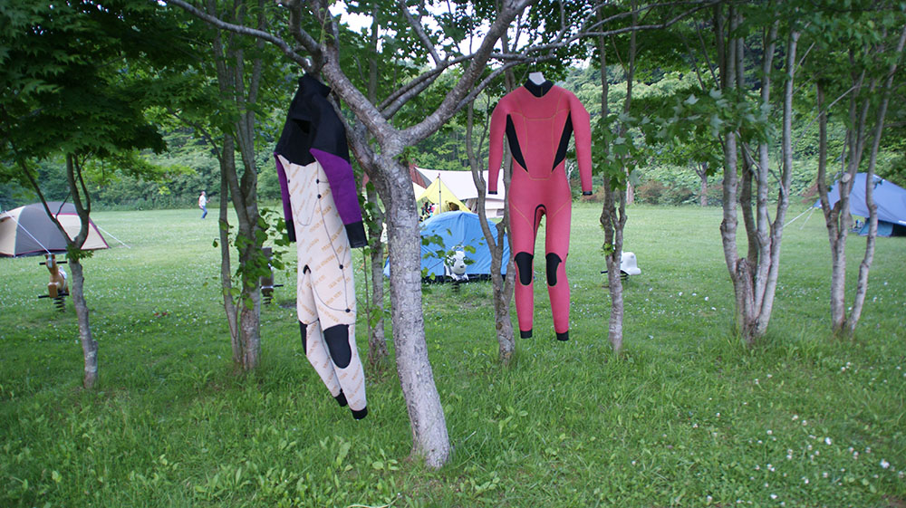 静内キャンプ場ウエットスーツも乾せました